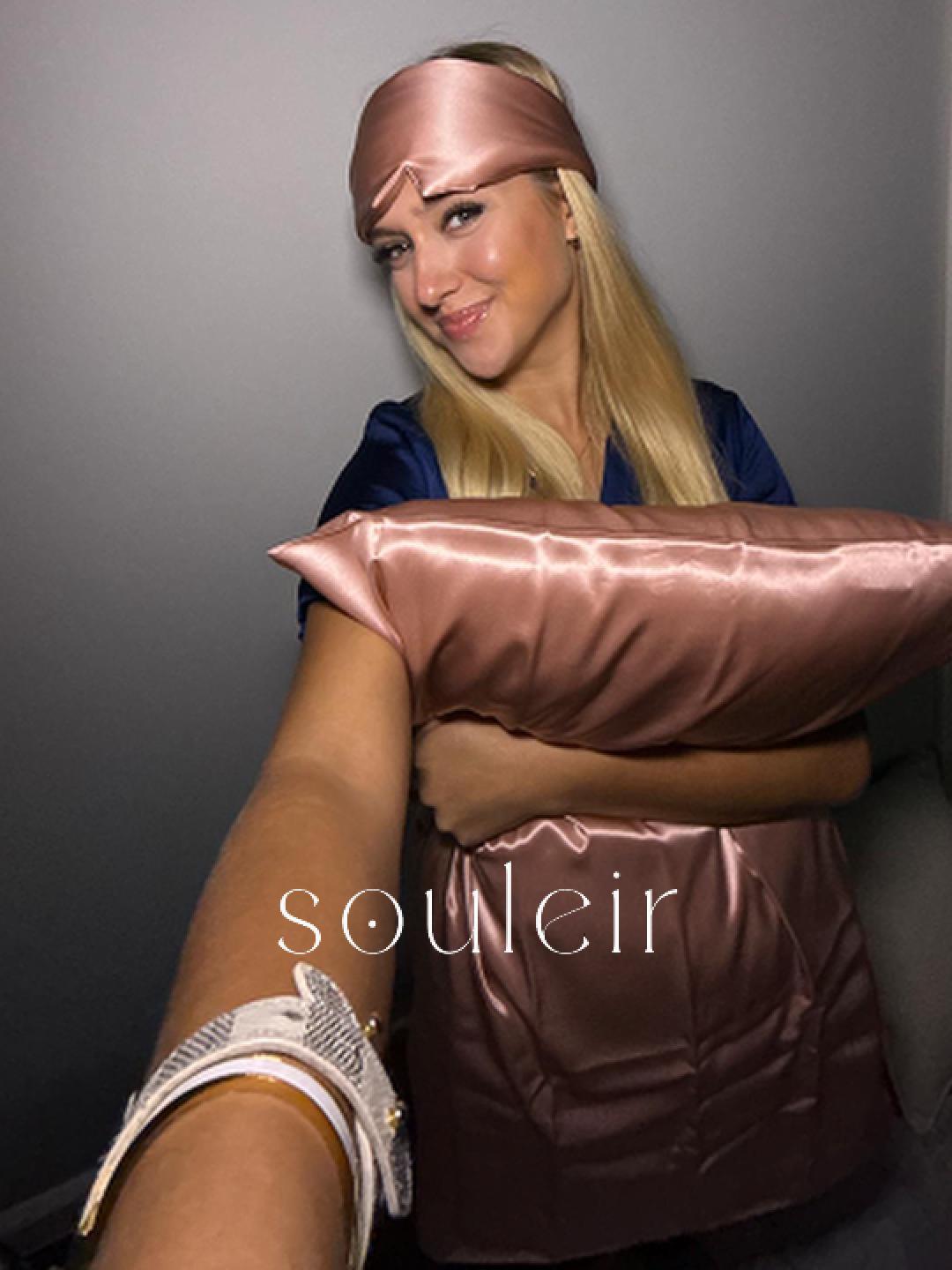 video testimoinial from masha after using souleir silk pillowcase and sleep mask